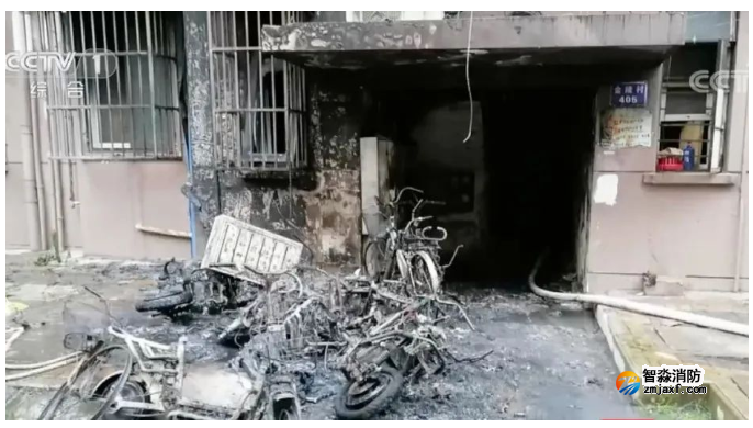 樓道失火，逃生？還是固守待援？