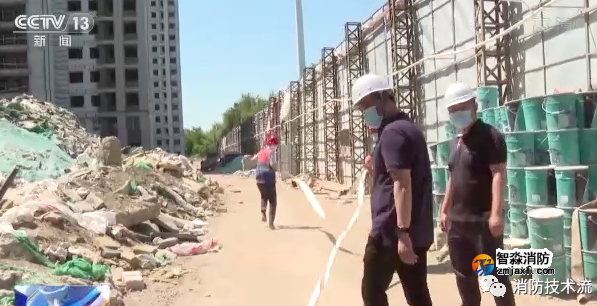 國務(wù)院安委會綜合檢查組“突襲”工地查消防
