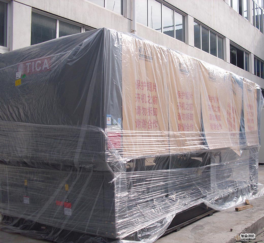 空調(diào)主機(jī)到達(dá)現(xiàn)場(chǎng)